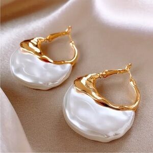 Gold‎ Baroque Pearl Drop Hoop Earrings - Irregular White Disc Dangle
C3